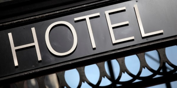Signalétique extérieure d'un hôtel de luxe partenaire proposant les produits Jamets pour son hôtel petit déjeuner.